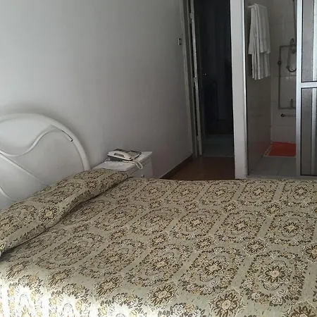 Pensao Santo Tirso Hotel 3*